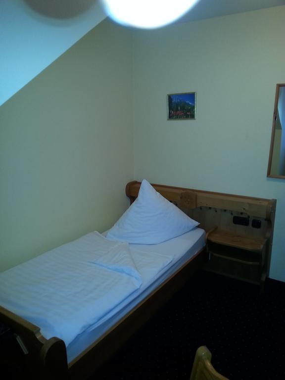 Brucker Gastehaus Otel Fuerstenfeldbruck Oda fotoğraf