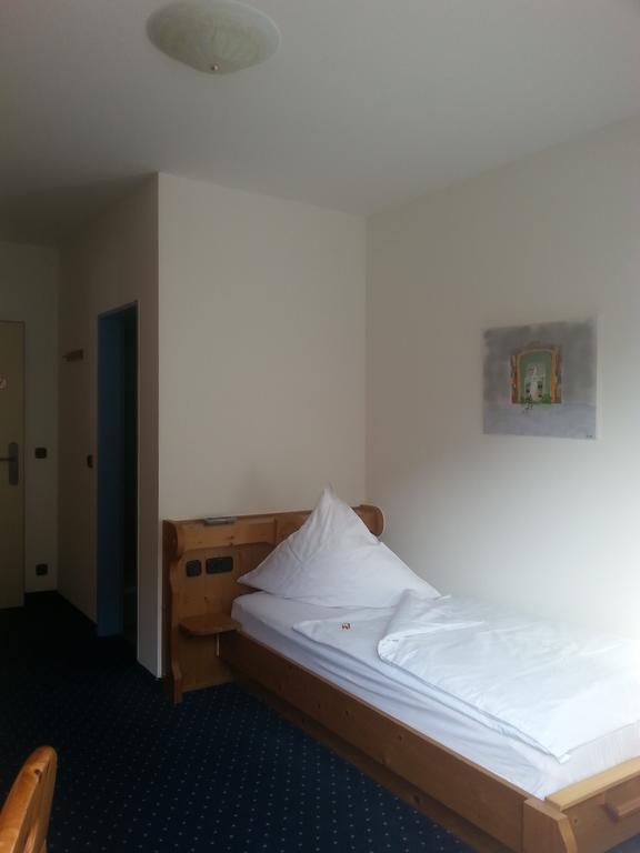 Brucker Gastehaus Otel Fuerstenfeldbruck Oda fotoğraf