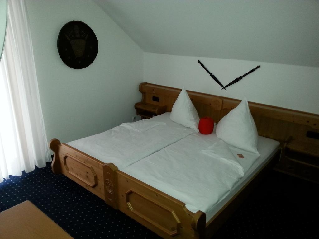Brucker Gastehaus Otel Fuerstenfeldbruck Oda fotoğraf